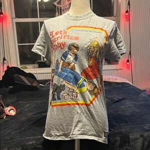 Gray Graphic Women's Tee with Playful Design